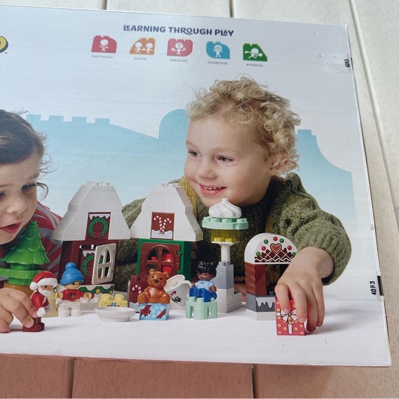 Can ship Dec 4 LEGO DUPLO Santa’s Gingerbread House 10976 – 50 pcs, Ages 2+ - Picture 9 of 10